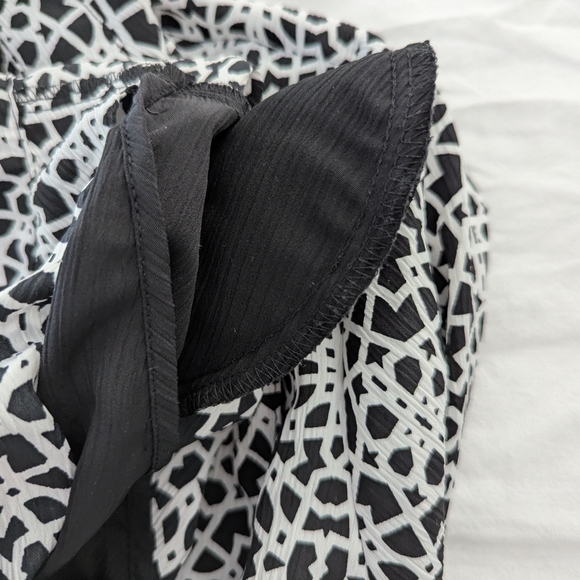 Notations Black and White Patterned Blouse - Picture 2 of 12